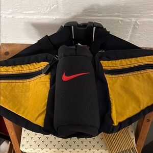 Vintage Nike Black and Gold Waist Pack with Bottle Holder Bike Hike Paddle Ski